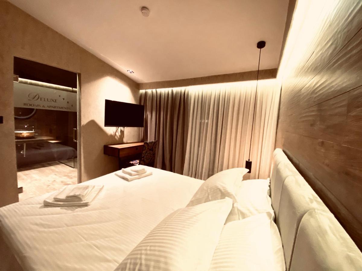 Deluxe Rooms In Blloku Area تيرانا المظهر الخارجي الصورة