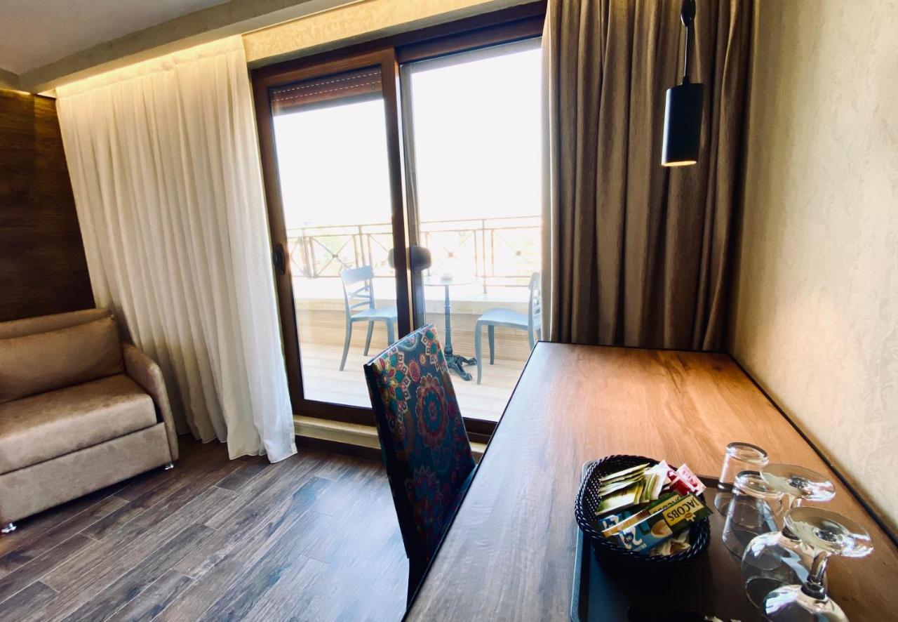 Deluxe Rooms In Blloku Area تيرانا المظهر الخارجي الصورة
