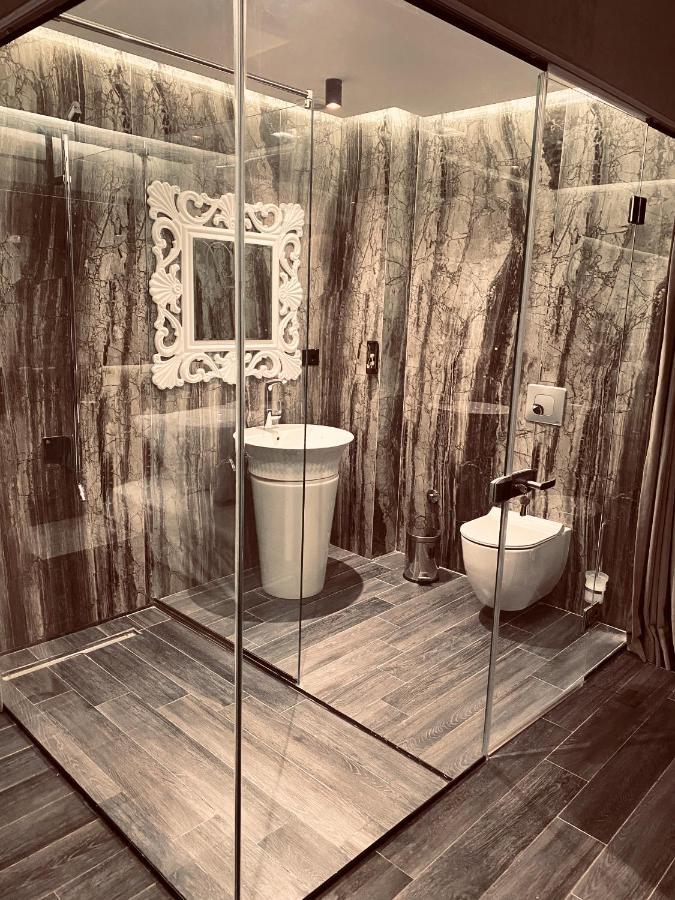 Deluxe Rooms In Blloku Area تيرانا المظهر الخارجي الصورة